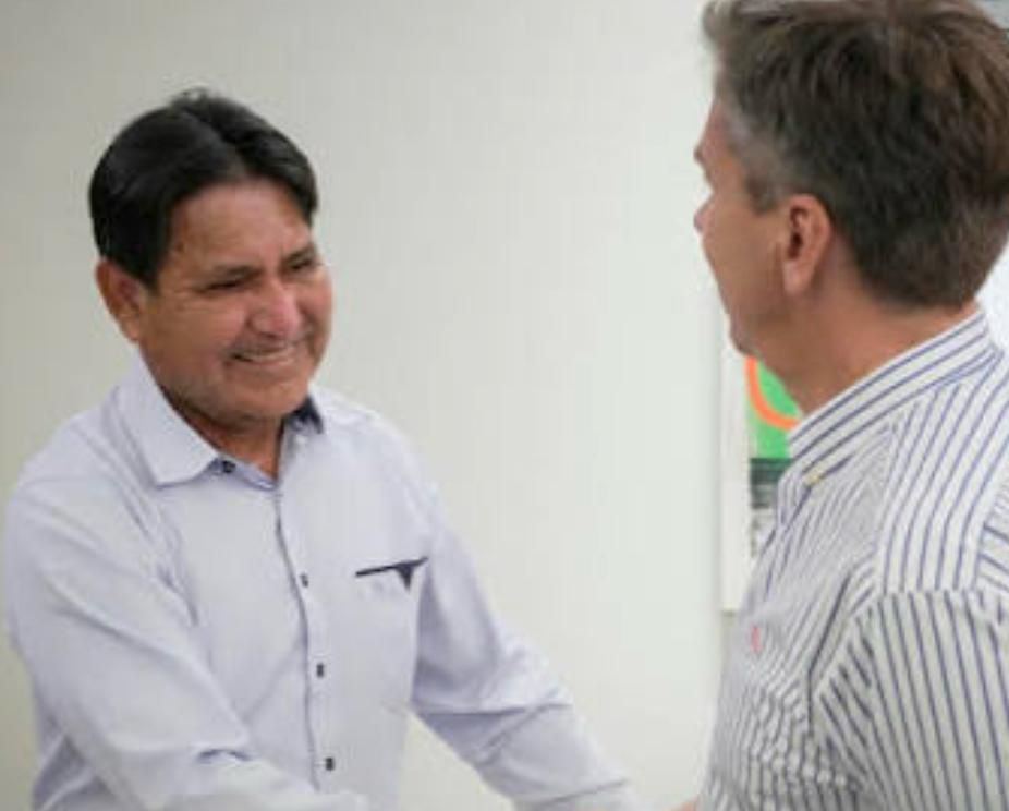 Intendentes de El Espinillo y Makallé se suman al oficialismo Intendentes de El Espinillo y Makallé se suman al oficialismo
