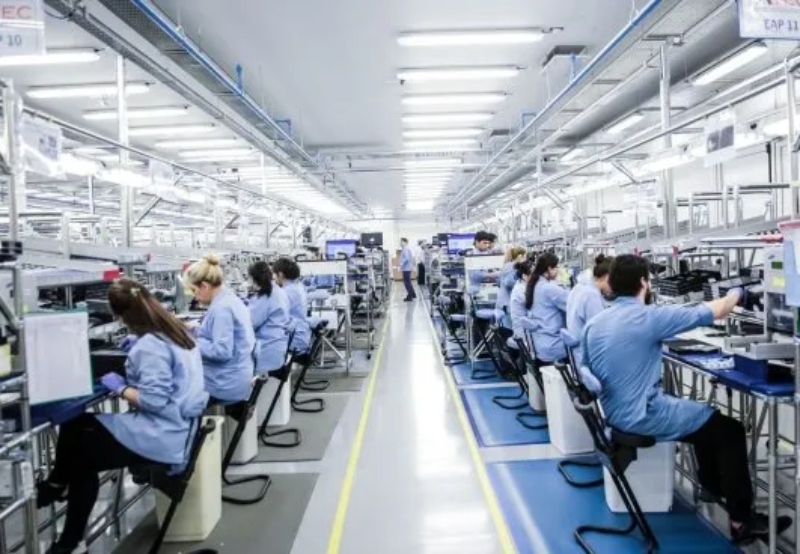 Industria eléctrica y electrónica, en picada: cayó 44% la producción y el empleo sigue en retroceso Industria eléctrica y electrónica, en picada: cayó 44% la producción y el empleo sigue en retroceso