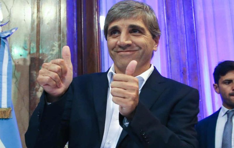 Inocencia Fiscal 2: el Gobierno vuelve a habilitar el blanqueo a funcionarios, incluido el propio Caputo Inocencia Fiscal 2: el Gobierno vuelve a habilitar el blanqueo a funcionarios, incluido el propio Caputo