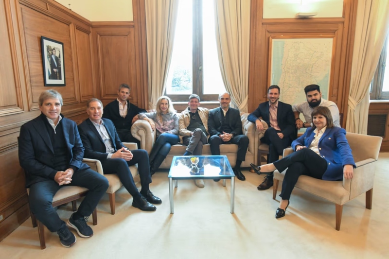 La Mesa Política se reunió en la Rosada con la mira puesta en los proyectos de reformas trabados en el Congreso La Mesa Política se reunió en la Rosada con la mira puesta en los proyectos de reformas trabados en el Congreso
