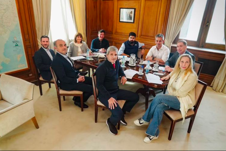 El Gobierno vuelve a reunir a su mesa política para ordenar la agenda legislativa El Gobierno vuelve a reunir a su mesa política para ordenar la agenda legislativa