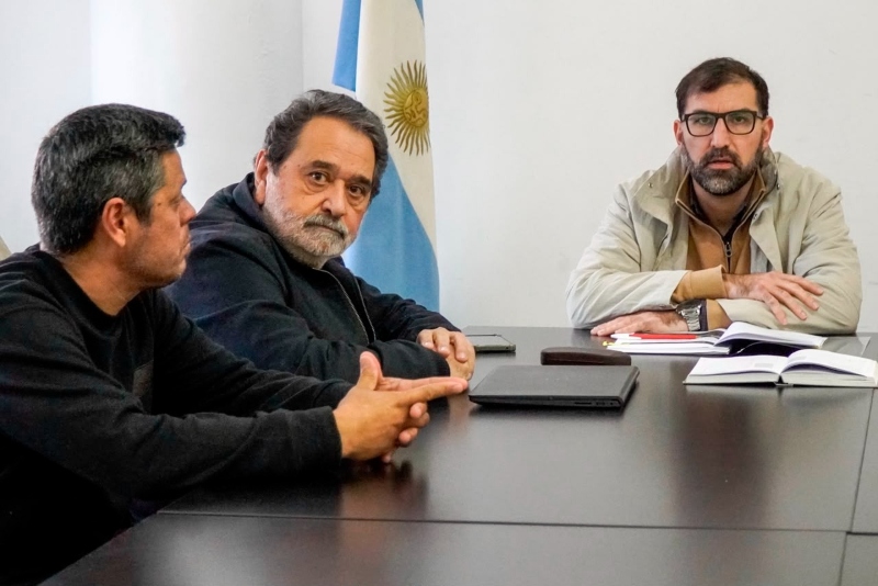 “La crisis del transporte es producto de la falta de gestión”, afirmó Moser tras la reunión con empresarios en la Comisión de Industria “La crisis del transporte es producto de la falta de gestión”, afirmó Moser tras la reunión con empresarios en la Comisión de Industria