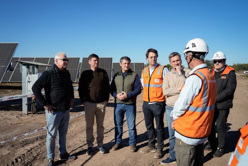 El gobernador Zdero destacó el avance del parque solar de Quitilipi El gobernador Zdero destacó el avance del parque solar de Quitilipi