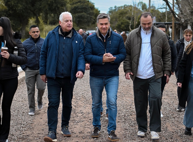 Más conectividad y seguridad: Zdero verificó las obras de ripio, cordón cuneta e iluminación en Puerto Tirol Más conectividad y seguridad: Zdero verificó las obras de ripio, cordón cuneta e iluminación en Puerto Tirol