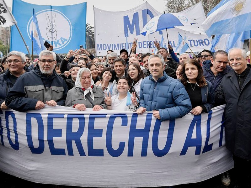 Kicillof en la marcha al Congreso: “Milei quiere vender nuestra patria y partirla en pedacitos” Kicillof en la marcha al Congreso: “Milei quiere vender nuestra patria y partirla en pedacitos”