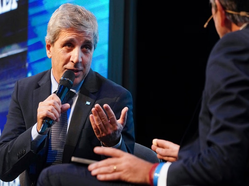 El ministro Caputo quiere que la Justicia actúe sobre periodistas que “mienten” El ministro Caputo quiere que la Justicia actúe sobre periodistas que “mienten”