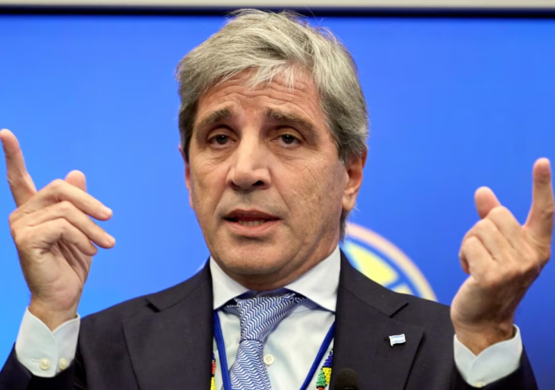 Caputo anunció un plan de billones para reactivar el crédito hipotecario con fondos de la ANSES Caputo anunció un plan de billones para reactivar el crédito hipotecario con fondos de la ANSES