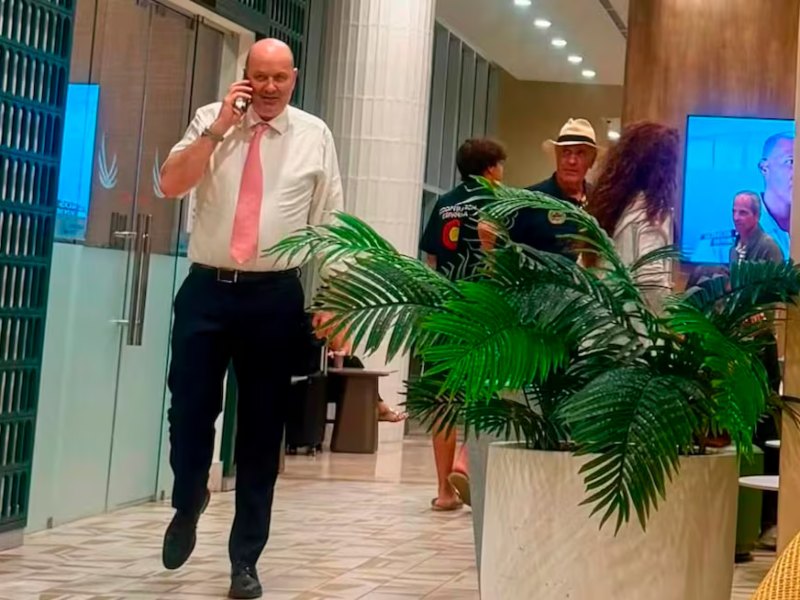 Sturzenegger se fue al Caribe mientras fracasaba su proyecto de ley para vender el país Sturzenegger se fue al Caribe mientras fracasaba su proyecto de ley para vender el país