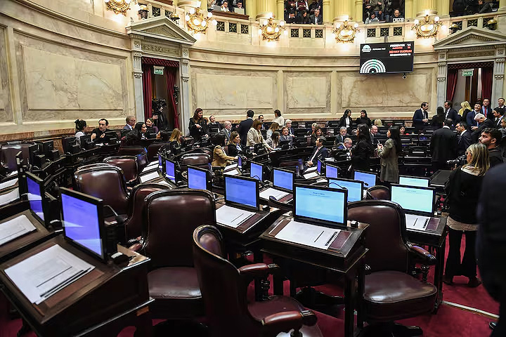 Bullrich convocó a senadores a reunión de urgencia ante la posible caída de la sesión por la ley de Tierras Bullrich convocó a senadores a reunión de urgencia ante la posible caída de la sesión por la ley de Tierras