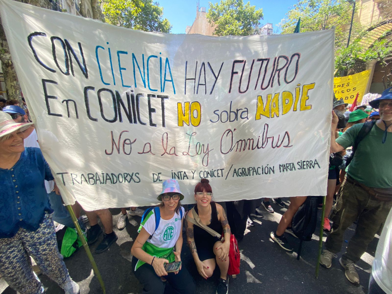 Con Milei, el CONICET ya perdió casi el 12% de su planta, entre investigadores, becarios, personal de apoyo y administrativos Con Milei, el CONICET ya perdió casi el 12% de su planta, entre investigadores, becarios, personal de apoyo y administrativos