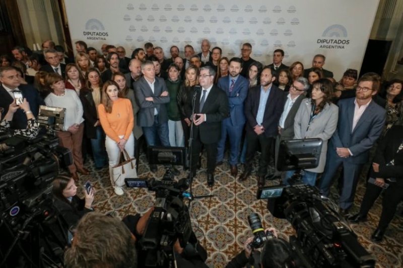 Sobreendeudamiento: para desactivar la sesión, el oficialismo convocó a debatir en comisión Sobreendeudamiento: para desactivar la sesión, el oficialismo convocó a debatir en comisión