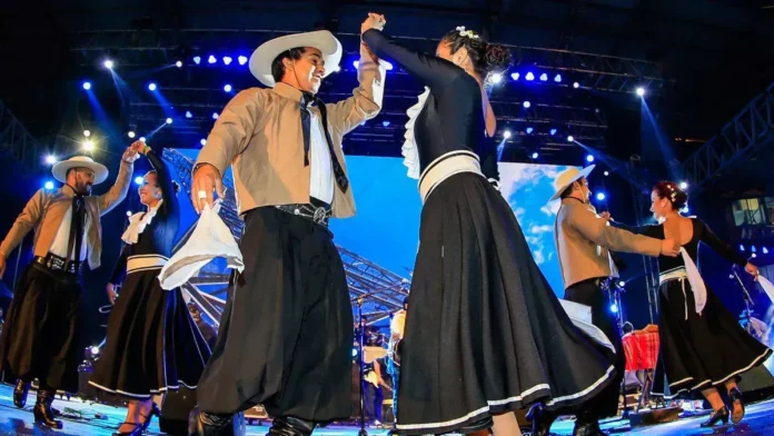 En la Facultad de Artes arranca el VIII Congreso Nacional de Folklore En la Facultad de Artes arranca el VIII Congreso Nacional de Folklore