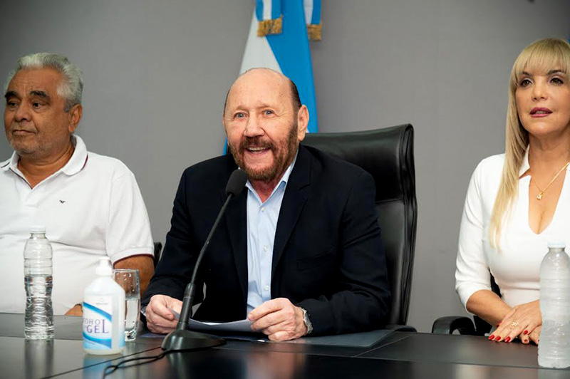 Formosa: sin recurrir a deuda, el gobernador Insfrán anunció un aumento de sueldos del 15% Formosa: sin recurrir a deuda, el gobernador Insfrán anunció un aumento de sueldos del 15%
