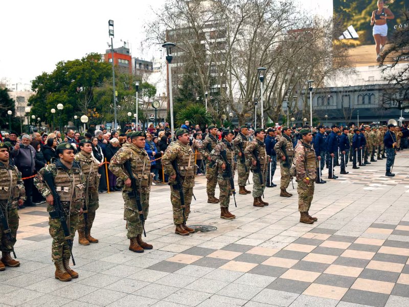 Hay plata: Milei aumentó un 12% el sueldo a las Fuerzas Armadas en medio de los reclamos Hay plata: Milei aumentó un 12% el sueldo a las Fuerzas Armadas en medio de los reclamos
