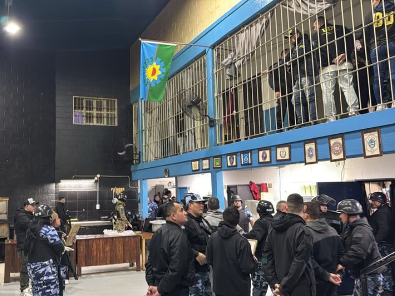 Denuncian que golpearon a un preso e incendiaron su celda porque quería hablar de la corrupción carcelaria Denuncian que golpearon a un preso e incendiaron su celda porque quería hablar de la corrupción carcelaria