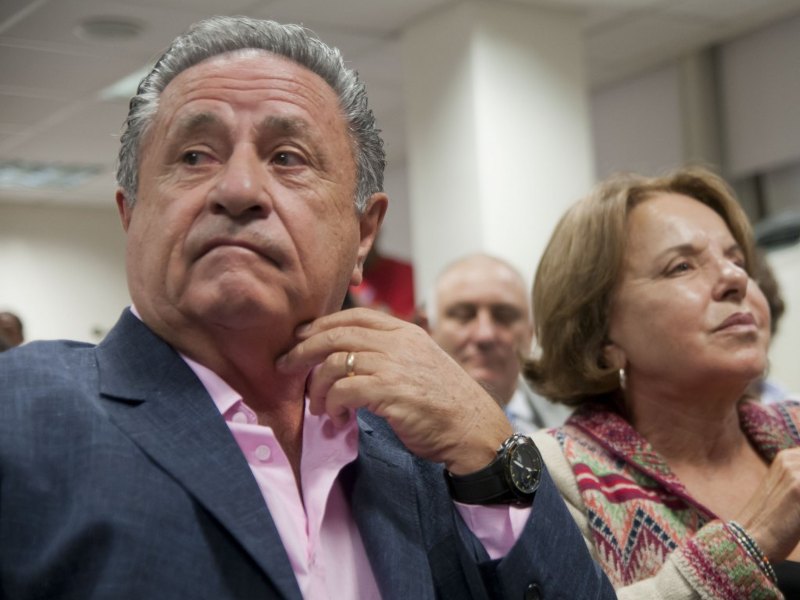 Vacunatorio VIP: piden las indagatorias de los Duhalde, Verbitsky y otras 30 personas Vacunatorio VIP: piden las indagatorias de los Duhalde, Verbitsky y otras 30 personas