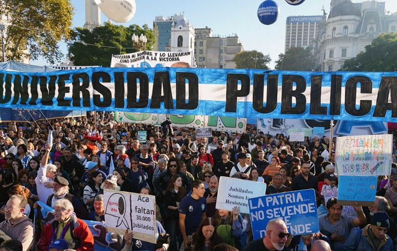 El Gobierno convocó a paritarias a los gremios universitarios pero no logró frenar el paro de este miércoles El Gobierno convocó a paritarias a los gremios universitarios pero no logró frenar el paro de este miércoles
