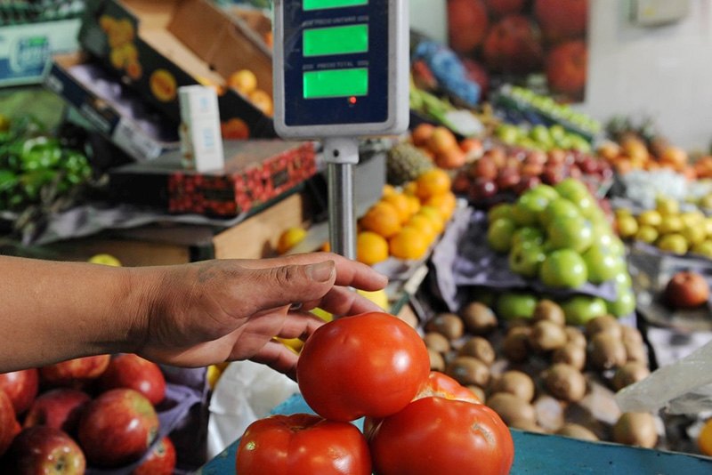 Derrumbe de consumo: frutas y verduras caen hasta un 50% en Chaco, Salta, Rosario y Mendoza Derrumbe de consumo: frutas y verduras caen hasta un 50% en Chaco, Salta, Rosario y Mendoza