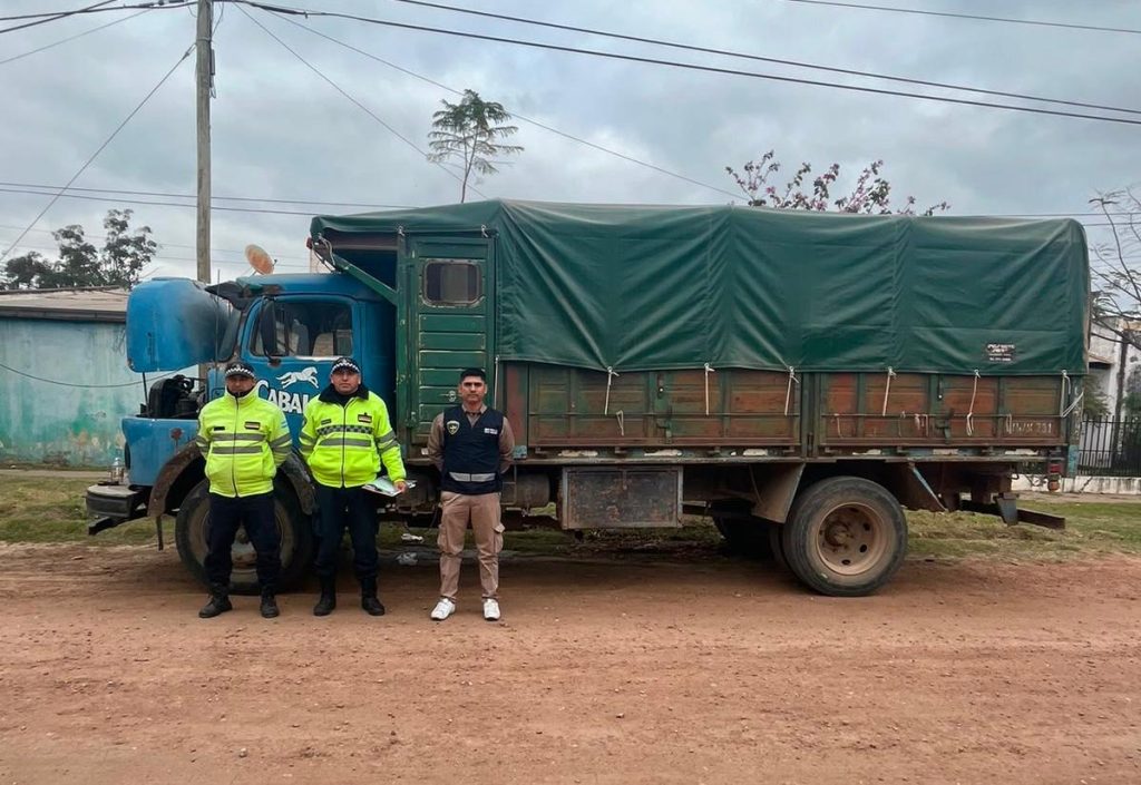 Caminera secuestró vehículos con pedido activo, un arma e intervino distintas cargas Caminera secuestró vehículos con pedido activo, un arma e intervino distintas cargas