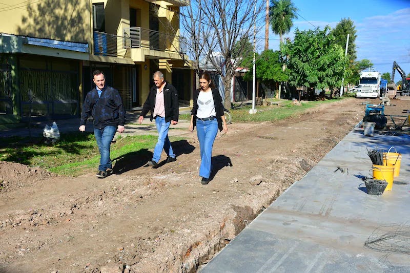 Comenzó la pavimentación de un nuevo tramo de calle Mitre en Castelli Comenzó la pavimentación de un nuevo tramo de calle Mitre en Castelli