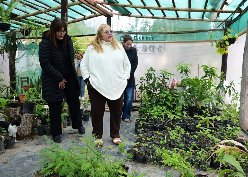 Carmen Delgado visitó la EFA Cancha Larga y conoció su propuesta de educación, producción y prevención rural Carmen Delgado visitó la EFA Cancha Larga y conoció su propuesta de educación, producción y prevención rural