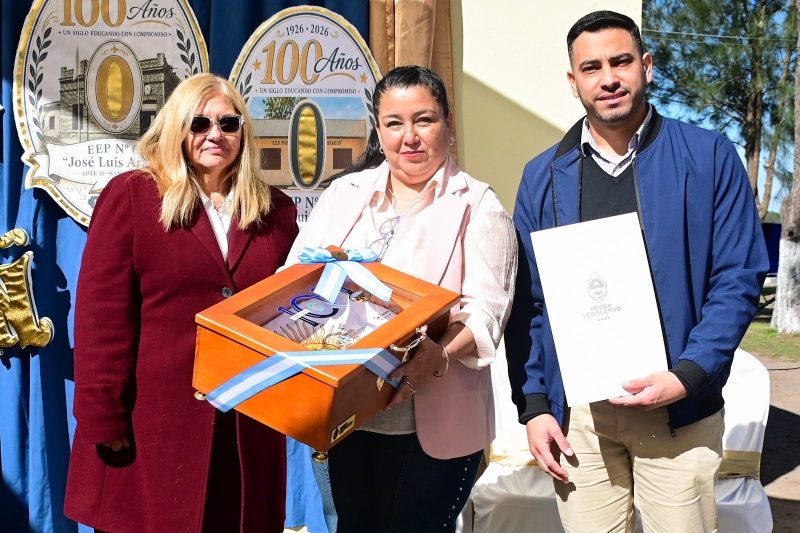 La Legislatura acompañó el centenario de la EEP N.º 65 “José Luis Araujo” La Legislatura acompañó el centenario de la EEP N.º 65 “José Luis Araujo”