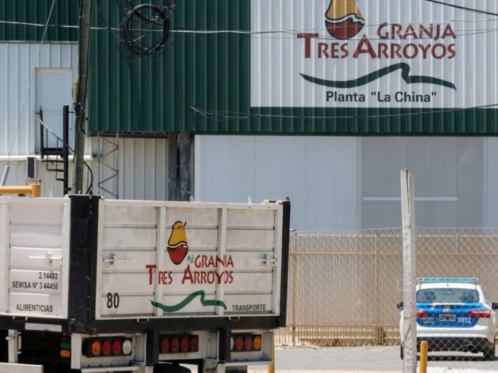 Granja Tres Arroyos paraliza sus plantas: los trabajadores aún cobran salarios en 10 cuotas Granja Tres Arroyos paraliza sus plantas: los trabajadores aún cobran salarios en 10 cuotas