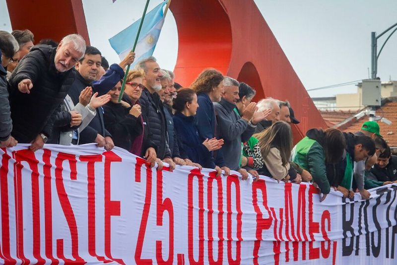 En semana de protestas todos salen a la calle: centrales obreras, endeudados, pymes, universitarios y jubilados En semana de protestas todos salen a la calle: centrales obreras, endeudados, pymes, universitarios y jubilados