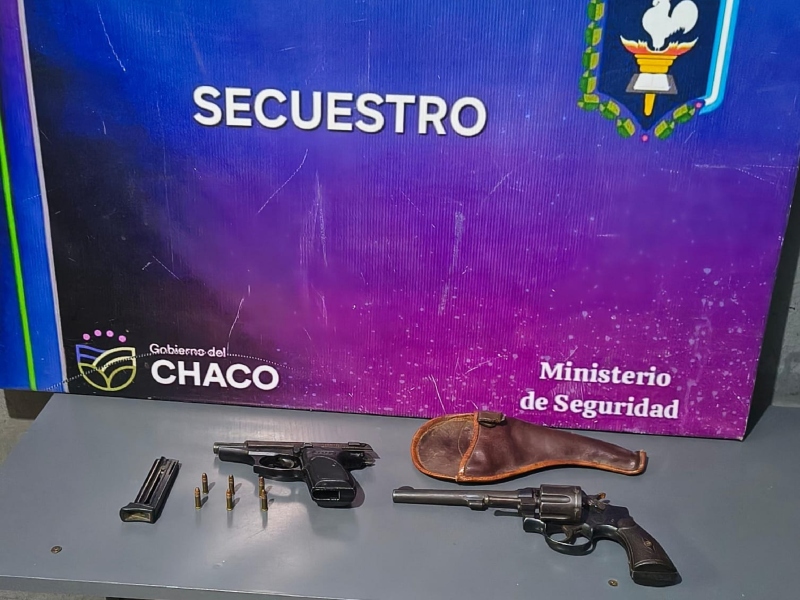 Dio aviso a la policía para que secuestren dos armas de fuego hallados en su vivienda Dio aviso a la policía para que secuestren dos armas de fuego hallados en su vivienda