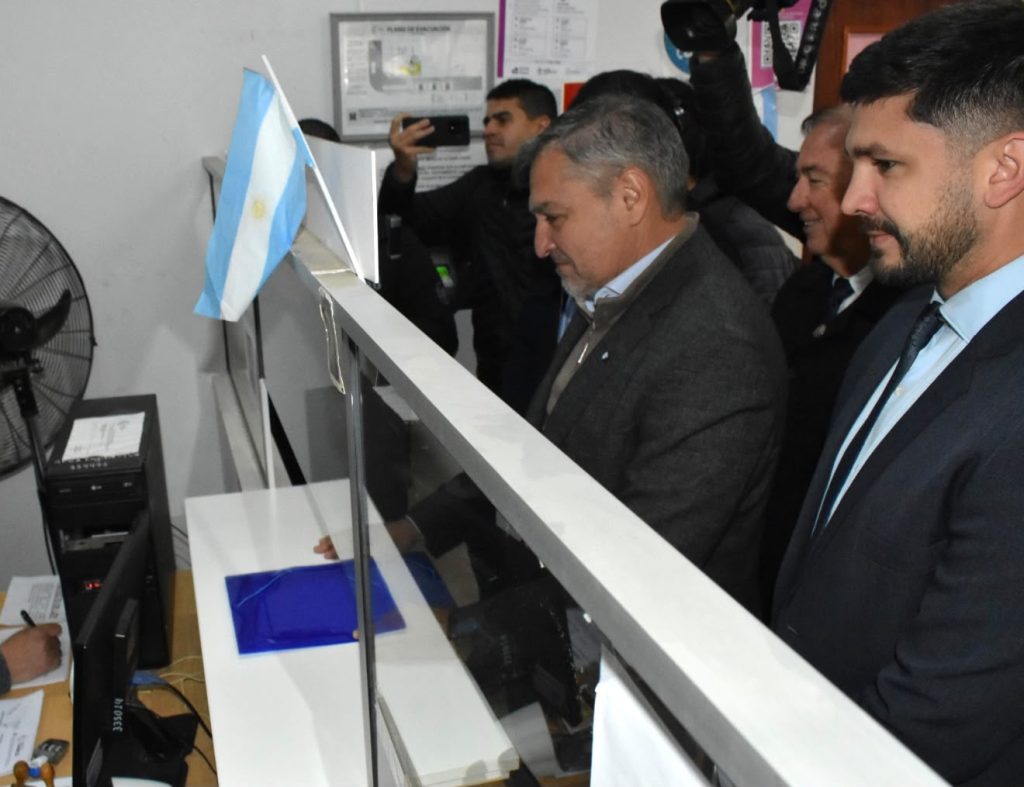 El Ejecutivo envió a la Legislatura el proyecto que busca atraer nuevas inversiones y generar empleo El Ejecutivo envió a la Legislatura el proyecto que busca atraer nuevas inversiones y generar empleo