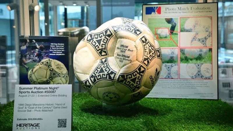 Subasta: el balón de la “mano de Dios” de Maradona se vendió por 3,35 millones de dólares Subasta: el balón de la “mano de Dios” de Maradona se vendió por 3,35 millones de dólares