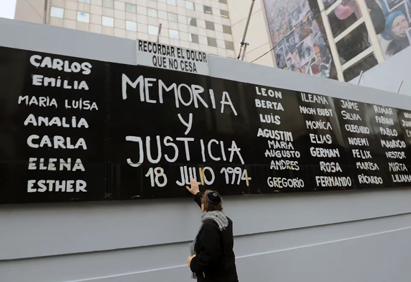 La Justicia habilitó el juicio en ausencia contra los imputados por el atentado contra la AMIA La Justicia habilitó el juicio en ausencia contra los imputados por el atentado contra la AMIA