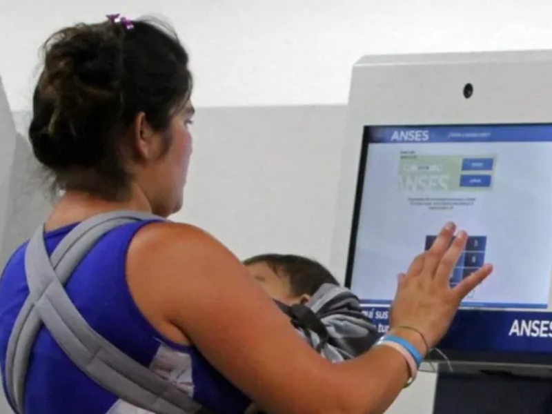 Presupuesto 2027: el Gobierno quiso camuflar el recorte a la AUH y asignaciones familiares Presupuesto 2027: el Gobierno quiso camuflar el recorte a la AUH y asignaciones familiares