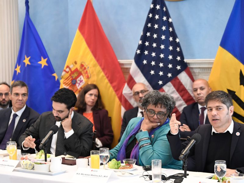 Kicillof cuestionó el “milagro económico” de Milei en un desayuno con Mamdani y Sánchez en Nueva York Kicillof cuestionó el “milagro económico” de Milei en un desayuno con Mamdani y Sánchez en Nueva York