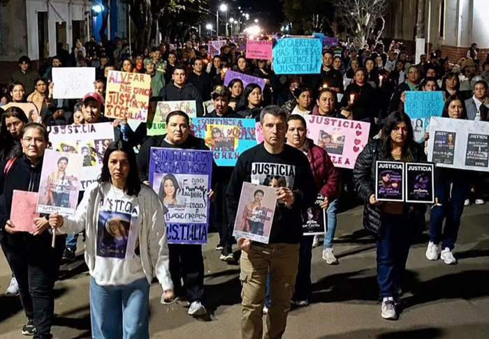 Corrientes: multitudinaria marcha en Alvear para reclamar justicia por el crimen de Cecilia Lazcano Corrientes: multitudinaria marcha en Alvear para reclamar justicia por el crimen de Cecilia Lazcano