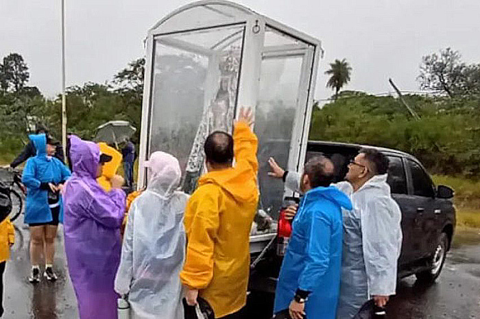 Larregain llamó a construir un mundo “más humano” en la partida de los jóvenes peregrinos a Itatí Larregain llamó a construir un mundo “más humano” en la partida de los jóvenes peregrinos a Itatí