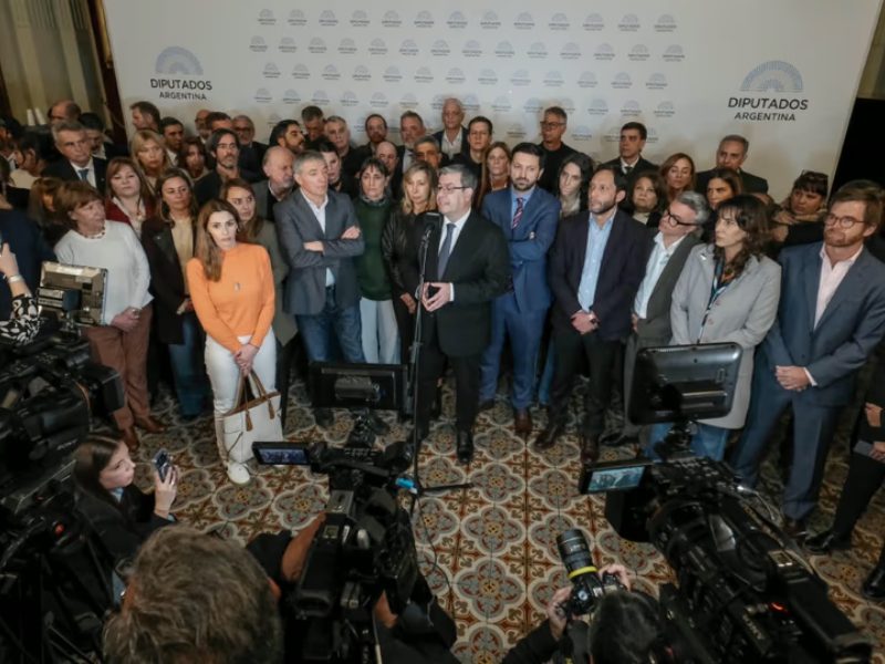 Confirmaron la sesión especial pedida por la oposición para tratar proyectos de endeudamiento en Diputados Confirmaron la sesión especial pedida por la oposición para tratar proyectos de endeudamiento en Diputados