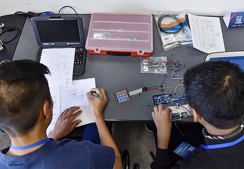 Estudiantes secundarios podrán aprender oficios y obtener certificaciones antes de egresar Estudiantes secundarios podrán aprender oficios y obtener certificaciones antes de egresar