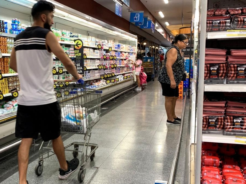 El consumo masivo cayó 4,9% interanual en agosto y encadenó una racha negativa de nueve meses El consumo masivo cayó 4,9% interanual en agosto y encadenó una racha negativa de nueve meses