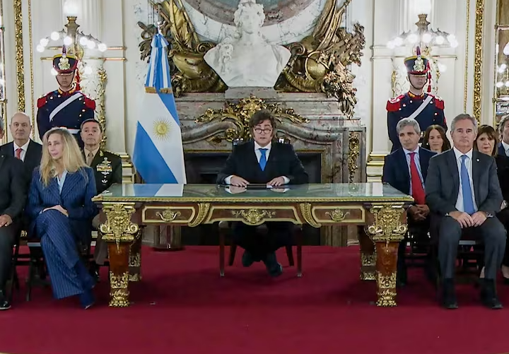 De Thatcher a Trump: por cadena nacional, Milei pasó de kelper a declarado malvinero De Thatcher a Trump: por cadena nacional, Milei pasó de kelper a declarado malvinero