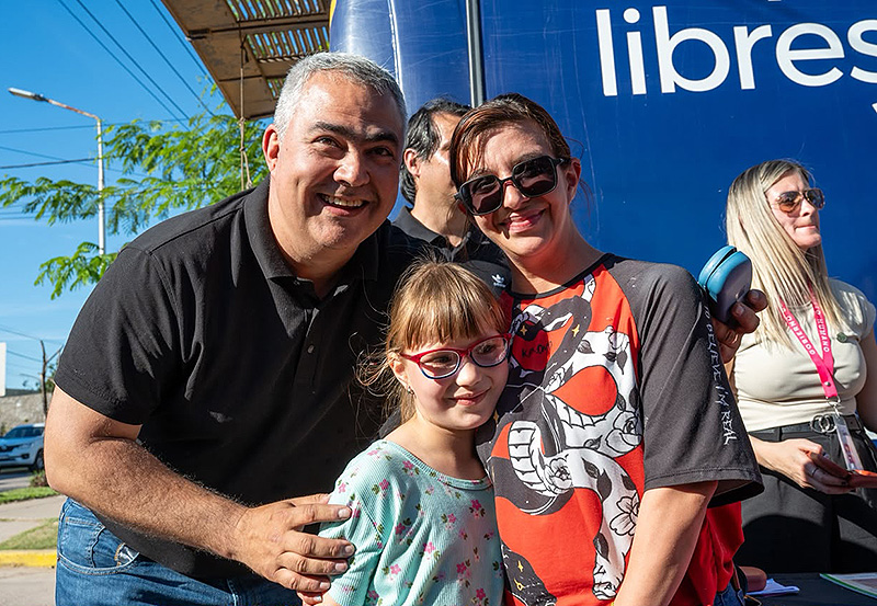 Chaco llegó a los 70 municipios con “Ver para ser libres” y superó la entrega de 10.500 anteojos Chaco llegó a los 70 municipios con “Ver para ser libres” y superó la entrega de 10.500 anteojos
