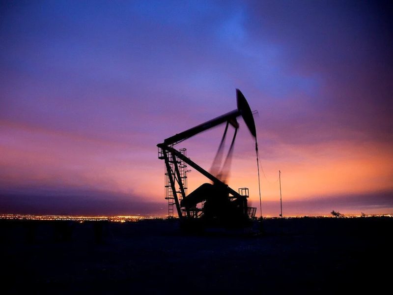 El petróleo escala y vuelve a US0 ante mayor tensión entre Estados Unidos e Irán El petróleo escala y vuelve a US0 ante mayor tensión entre Estados Unidos e Irán