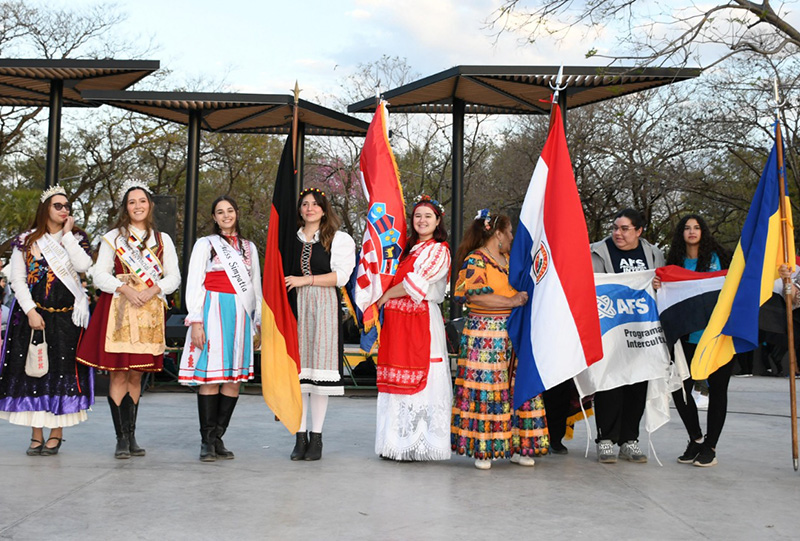Fin de Semana del Inmigrante con gran convocatoria de las Colectividades en el Parque “2 de Febrero” Fin de Semana del Inmigrante con gran convocatoria de las Colectividades en el Parque “2 de Febrero”