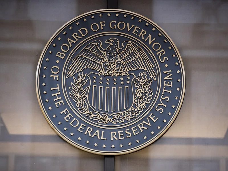 La Fed subió las tasas por primera vez desde 2023 y proyecta otro incremento más antes de fin de año La Fed subió las tasas por primera vez desde 2023 y proyecta otro incremento más antes de fin de año