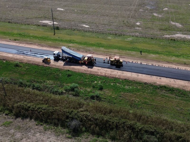 Las Brenas: avanza la pavimentación de la ruta provincial n° 6 para fortalecer la conectividad Las Brenas: avanza la pavimentación de la ruta provincial n° 6 para fortalecer la conectividad