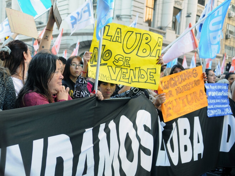 Revés para el Gobierno: la Justicia aceptó una cautelar de la UBA por la Ley de Financiamiento Universitario Revés para el Gobierno: la Justicia aceptó una cautelar de la UBA por la Ley de Financiamiento Universitario