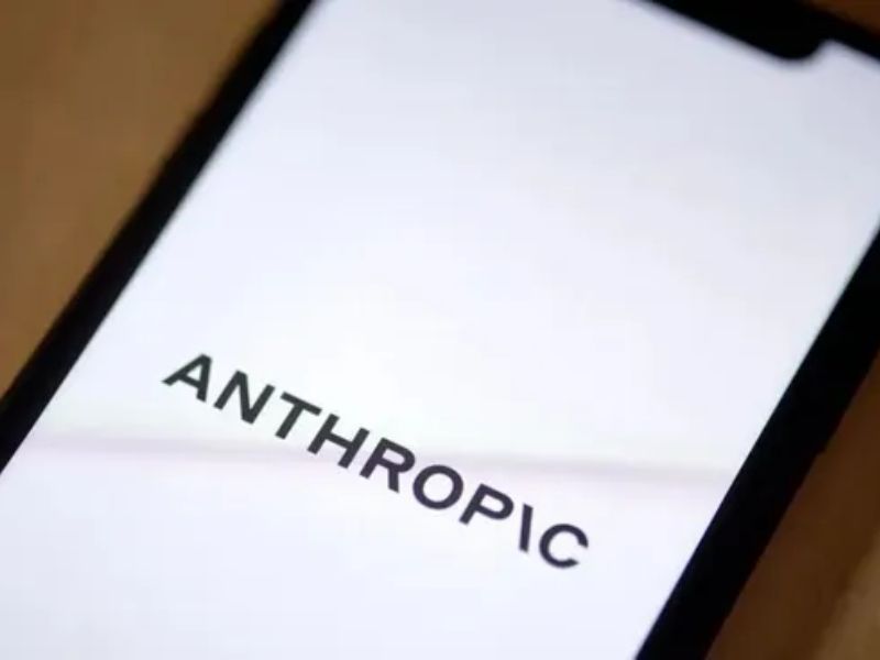CEO de Anthropic pide frenar ya la IA porque en seis meses puede tomar el control global de internet CEO de Anthropic pide frenar ya la IA porque en seis meses puede tomar el control global de internet