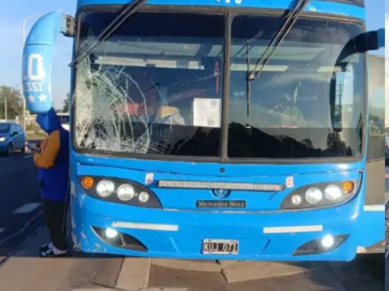 Fatal accidente en la Ruta 16: un motociclista murió tras chocar con un colectivo Fatal accidente en la Ruta 16: un motociclista murió tras chocar con un colectivo