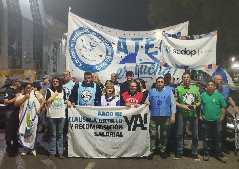 Gremios docentes rechazan el proyecto de ley del Ejecutivo para invalidar mecanismos como el de la cláusula gatillo Gremios docentes rechazan el proyecto de ley del Ejecutivo para invalidar mecanismos como el de la cláusula gatillo