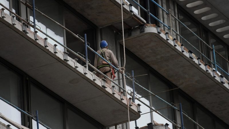 La construcción no remonta: cayó 4,5% en julio, según el INDEC La construcción no remonta: cayó 4,5% en julio, según el INDEC